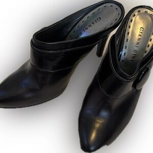 Gianni Bini black leather mules Size 6.5